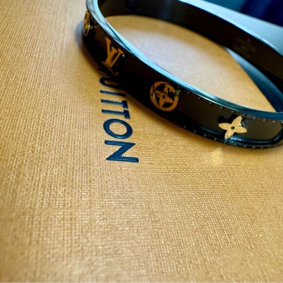 Louis Vuitton Black Enamel Gold Metal LV Motif Bangle – Medium - Picture 9 of 16